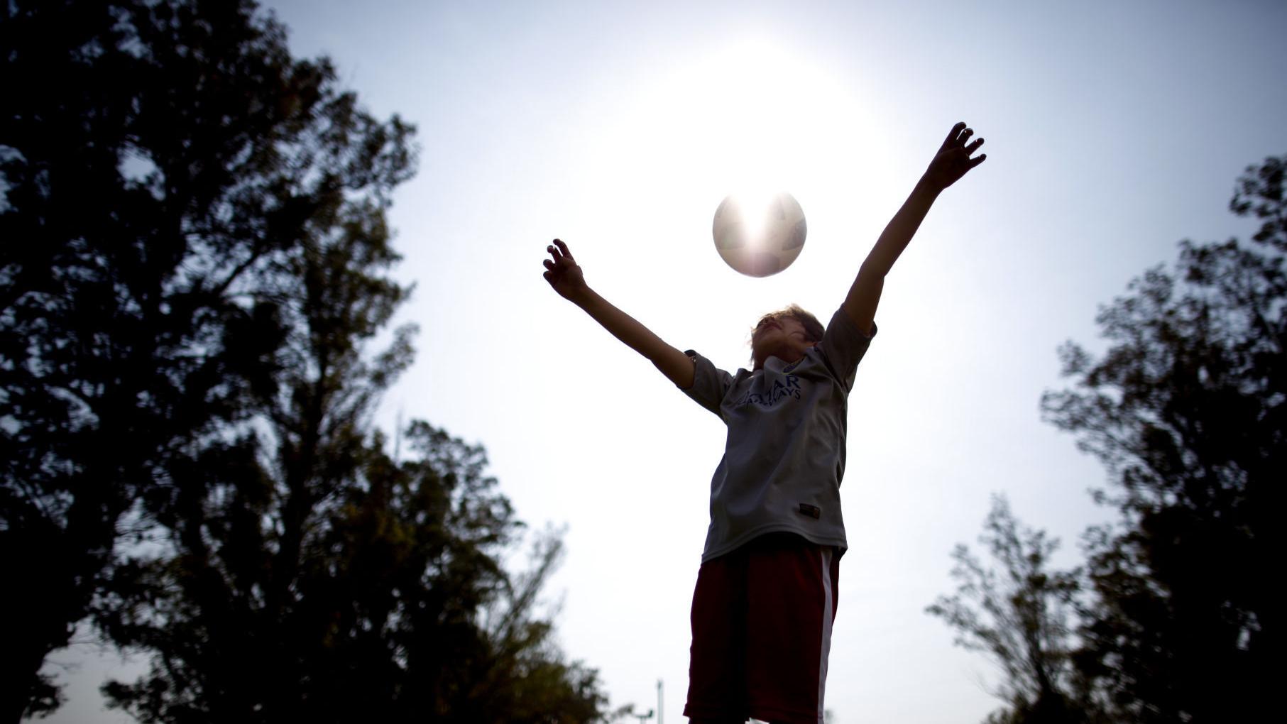 Niña futbolista se rebela contra normas y prejuicios